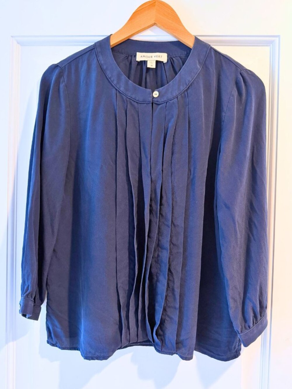 Amour Vert Silk Pleated Collar Blouse - Medium